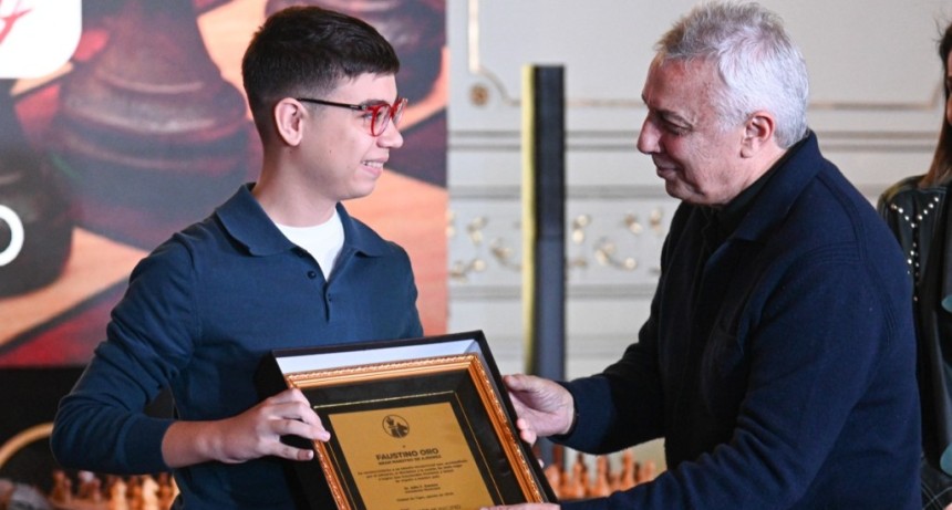 Semana Internacional Del Ajedrez: En El MAT, Julio Zamora Recibi&oacute; Al Gran Maestro Faustino Oro
