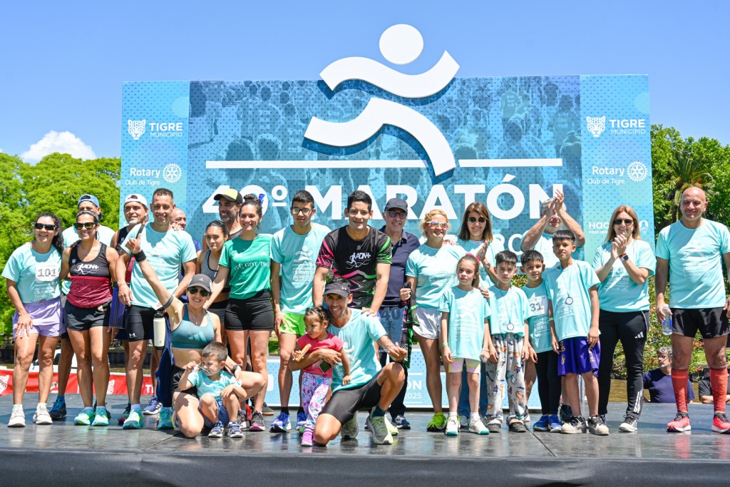 Julio Zamora Acompañó La 40° Edición De La Maratón Ciudad De Tigre Que Contó Con La Participación De Miles De Personas