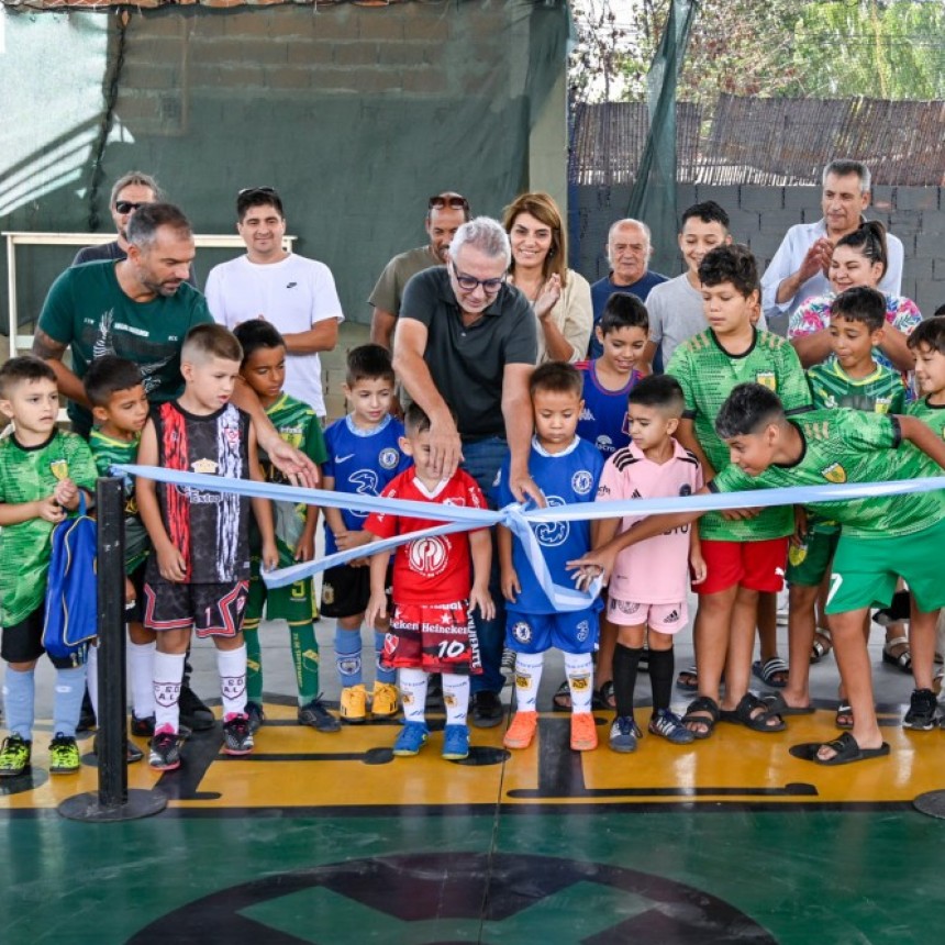  Julio Zamora Presentó La Renovación De La Cancha De Fútbol De La Sociedad De Fomento Los Tábanos