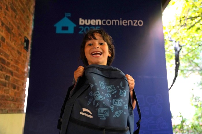  El Municipio Entregó 4 Mil Kits Escolares A Chicas Y Chicos Que Empiezan 1° Grado