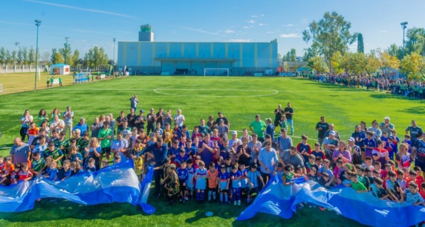 Juan Andreotti Inauguró La Nueva Cancha De Césped Sintético Para Fútbol 11 En El Polideportivo N°2