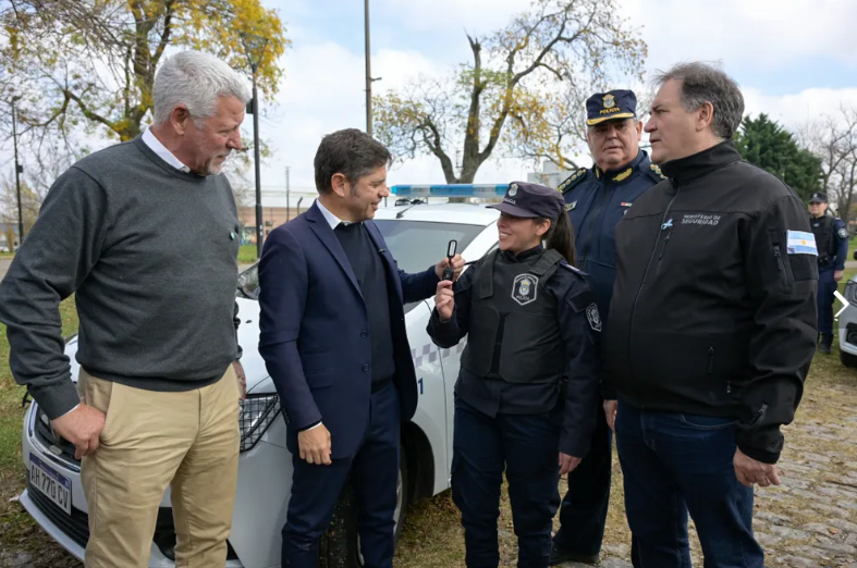 Kicillof Ir&oacute;nico Con Adorni: "Estoy Buscando Un Pendrive Para La Provincia"