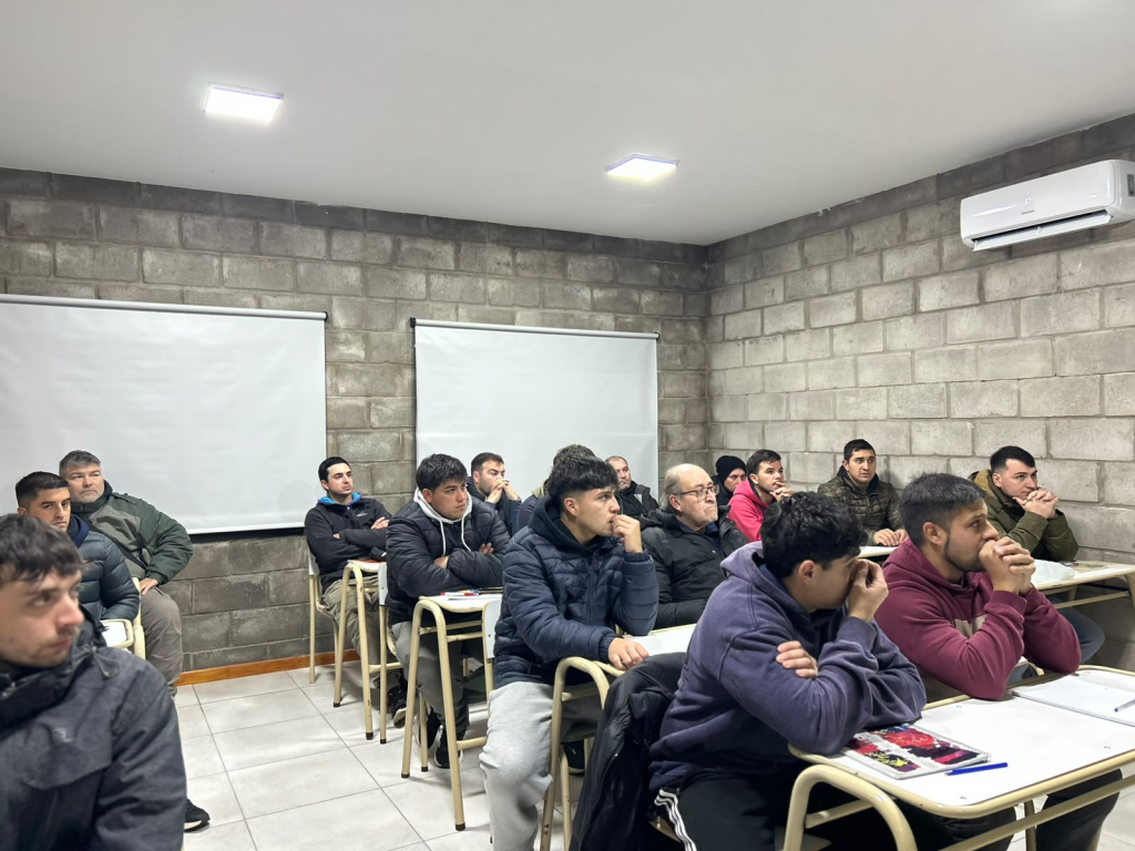 Comenz&oacute; El Curso De Electricista Industrial En El Centro Universitario De Chaves