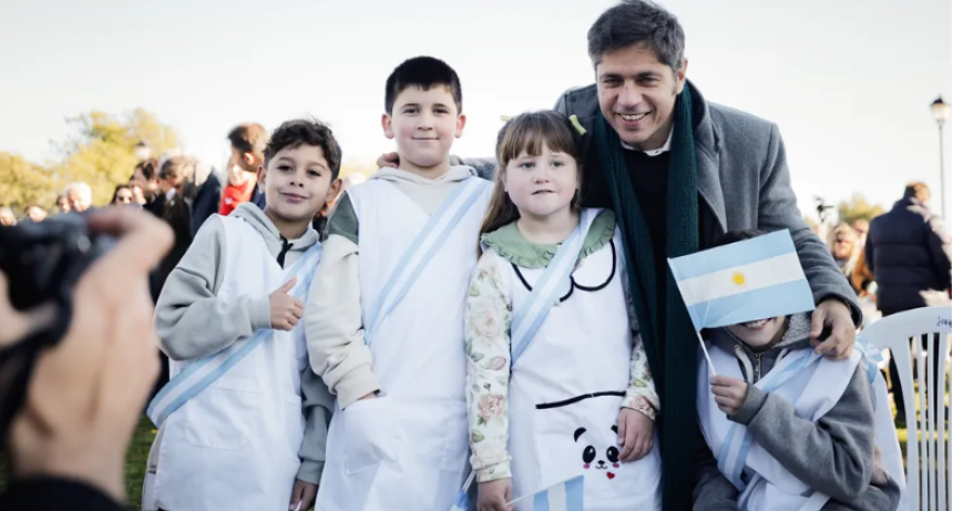 Kicillof Encabez&oacute; El Acto De Promesa A La Bandera En El Pueblo Rural De San Jorge