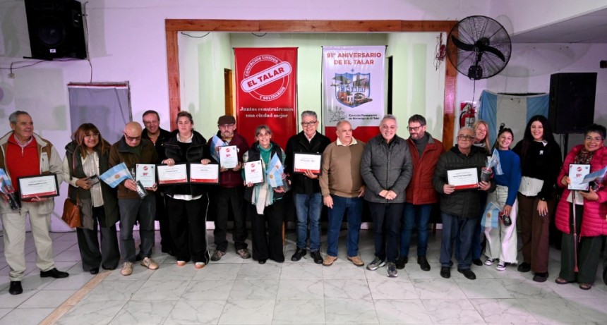 Julio Zamora Acompa&ntilde;&oacute; La Entrega De Reconocimientos A Instituciones, Comercios Y Personalidades De El Talar