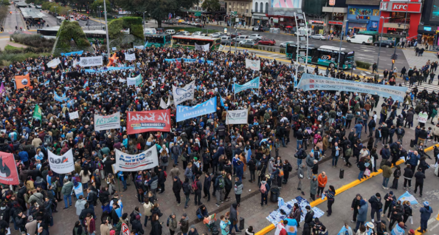 La Comunidad Cient&iacute;fica March&oacute; Al Obelisco Y Reclam&oacute; Por La Falta De Financiamiento: &ldquo;Estamos Viviendo Un Cientificidio&rdquo;