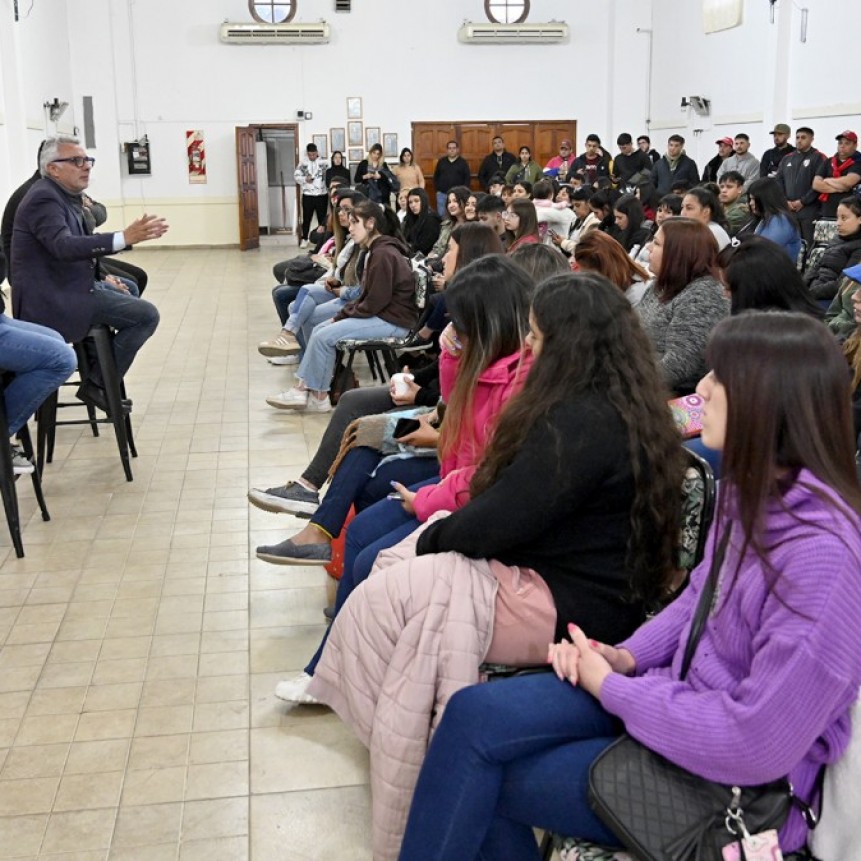 Julio Zamora Junto A Jóvenes De Tigre: “Tienen Que Ser Los Protagonistas Absolutos De La Construcción De Una Nueva Sociedad”