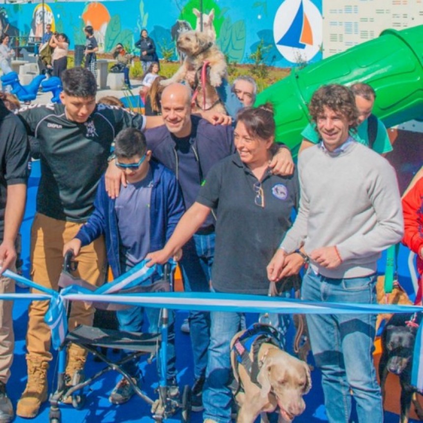 Juan Andreotti Inauguró La Nueva Plaza Bruno, En Homenaje A Un Perro Héroe