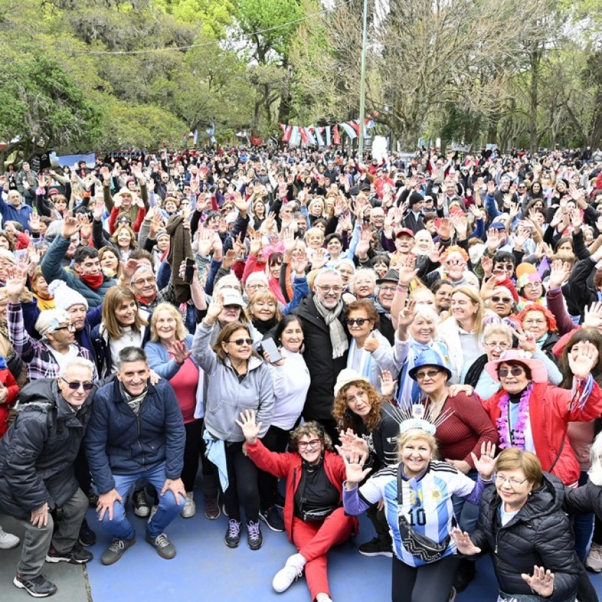 Julio Zamora Celebró Junto A Cientos De Vecinos Y Vecinas El Día Del Jubilado En El Club Ecosol