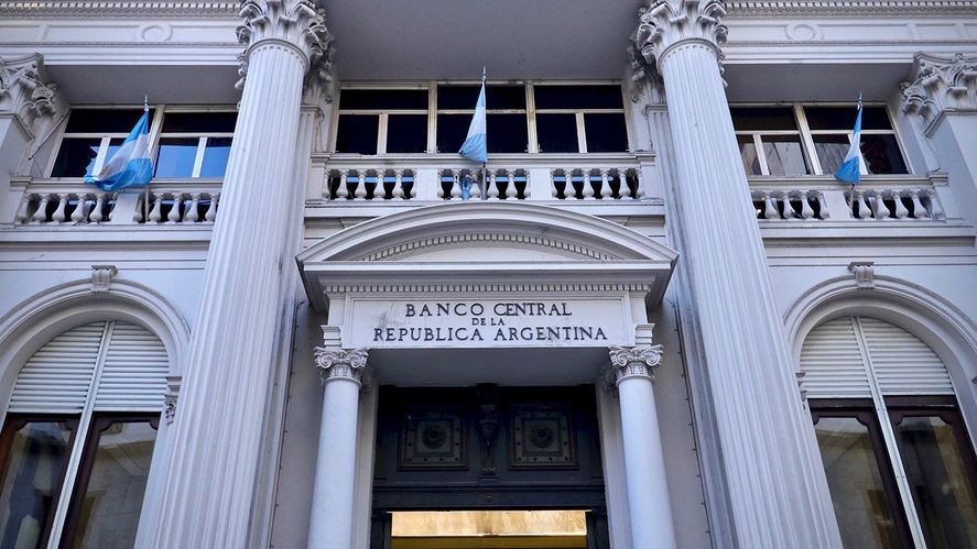  Caos Cambiario: El Gobierno De Milei, Atrapado En Su Propia Trampa Económica