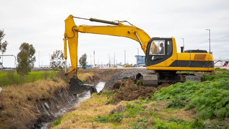 La Municipalidad De Berazategui Intensifica El Saneamiento De La Red De Desag&uuml;es Pluviales Del Distrito