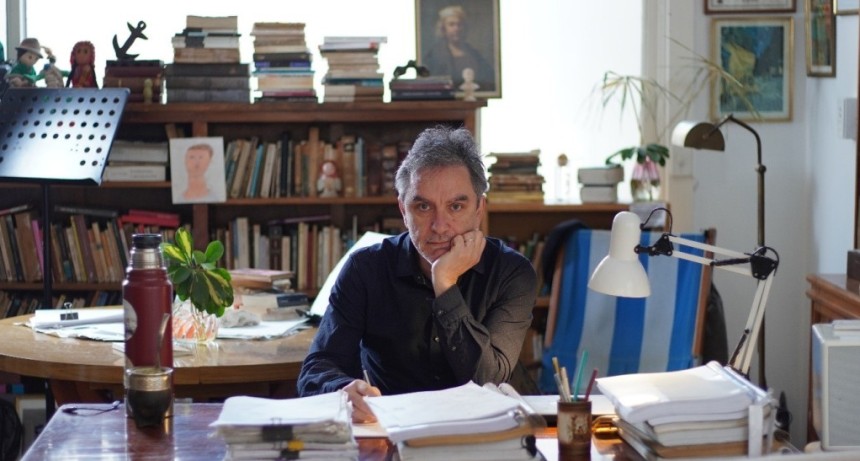El Segundo Cuaderno: Julio C&eacute;sar Guianze Regresa Con Una Perturbadora Novela Sobre Los L&iacute;mites Del Deseo Y La Raz&oacute;n