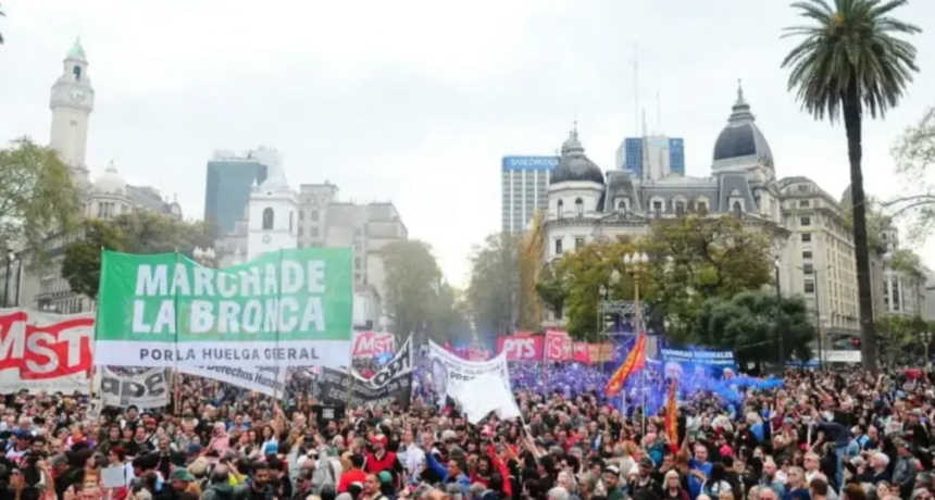 Marcha De La Bronca: La Izquierda Se Moviliz&oacute; Contra Milei Y Reclam&oacute; Un Nuevo Paro General