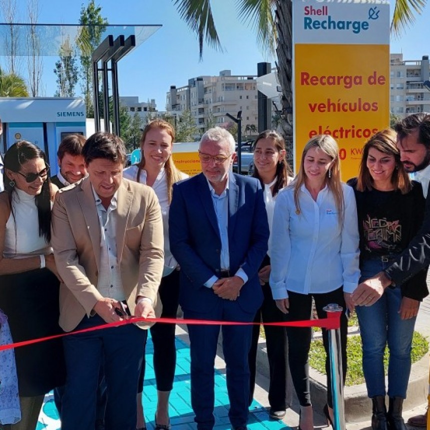 En Tigre, Julio Zamora Acompañó A Shell En La Inauguración Del Primer Surtidor Para Autos Eléctricos Del País