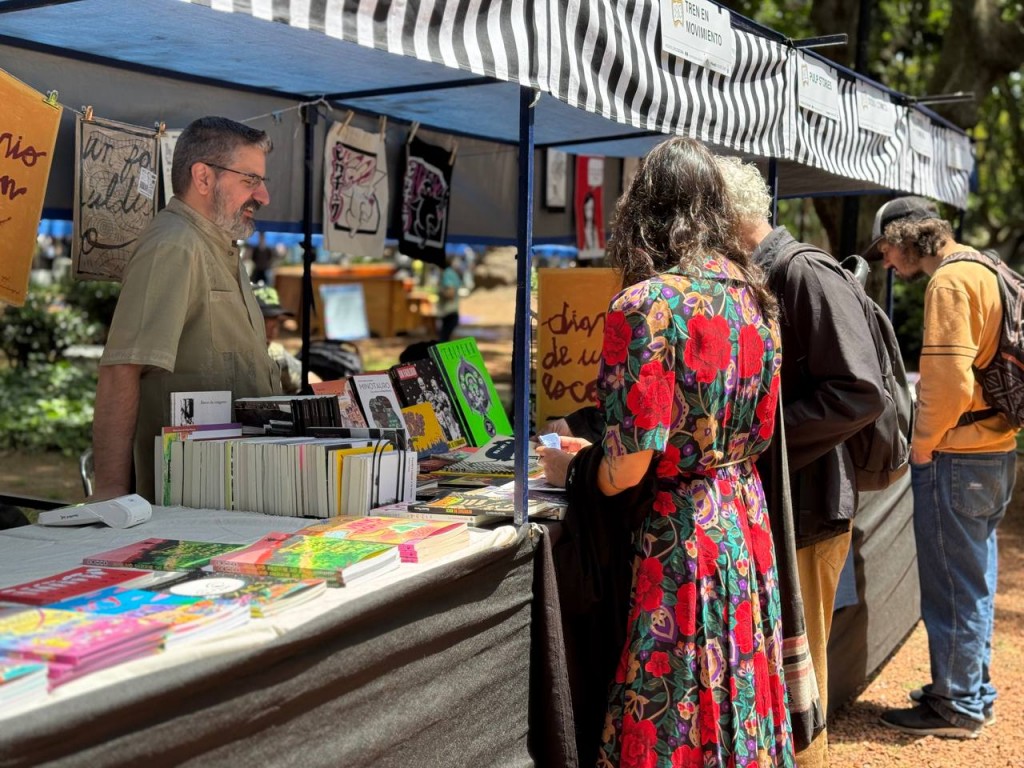 Más De 8.000 Personas Asistieron A La Feria Del Libro E Ilustradores De Vicente López