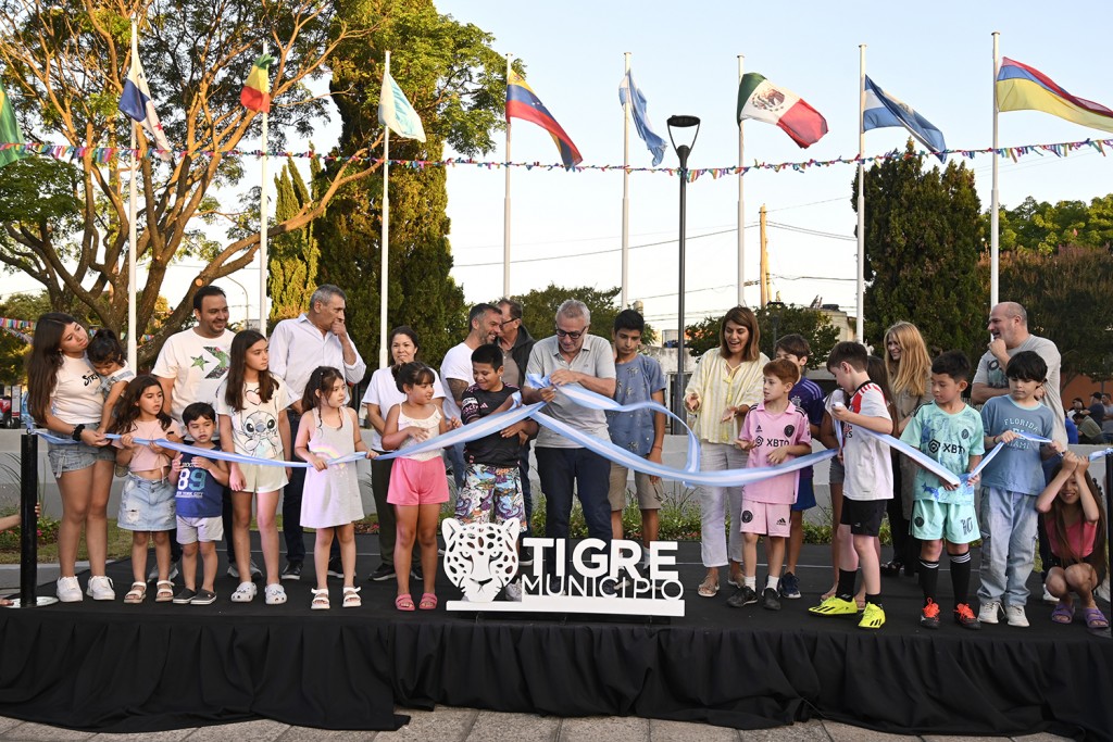 Julio Zamora Inauguró La Plaza 