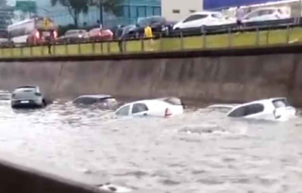 Fuerte Temporal Sorprendió A Caba Y Al Gran Buenos Aires: Lluvias, Vientos Y Autos Bajo El Agua